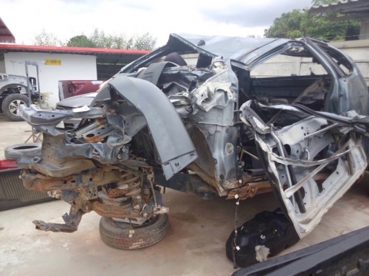 ซากISUZU ALL NEWปี12  เครื่อง2.5VGS ตัวสูง