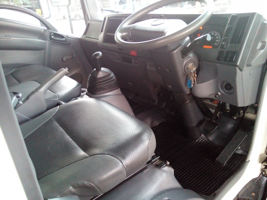 6 ล้อกลาง *ตู้ 10บาน*  *Euro.3*  ISUZU  NMR  130 แรงม้า *คอมมอนเรว*  รถสวยจริง+พร้อมใช้งาน* รถห้างแท้ * มีเล่มพร้อมโอน*