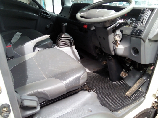 6 ล้อกลาง *ตู้ 10บาน*  *Euro.3*  ISUZU  NMR  130 แรงม้า *คอมมอนเรว*  รถสวยจริง+พร้อมใช้งาน* รถห้างแท้ * มีเล่มพร้อมโอน*