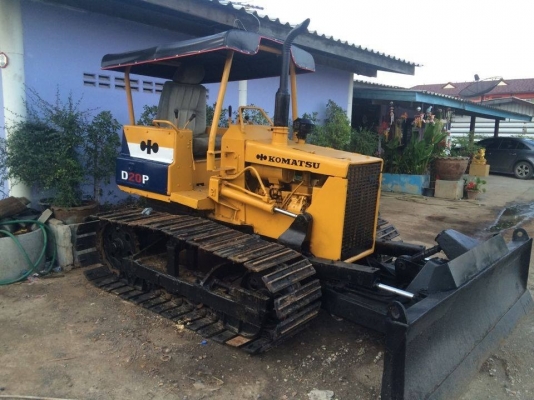 ต้งการขายD2-5 สไลด์5ทิศทาง มีใบเเทร็ก2เเบบ ตีนไก่เเละตีนเป็ดเลือกได้ ใบกว้าง50เซน สภาพพร้อมใช้งาน เลี้ยวคล่องปกติ เครื่องดี ราคาต่อรองได้