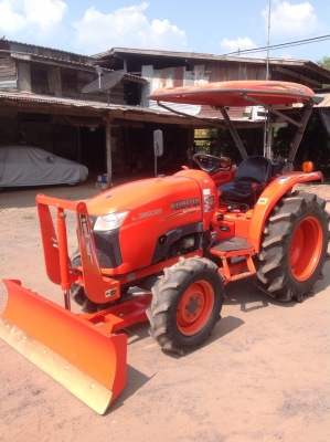 แทรกเตอร์คูโบต้า 3608 สภาพ ดีเดิมๆใช้งานมาน้อยมาก พร้อมที่จะทำงาน มีผานดันหน้า และ ผานหลัง