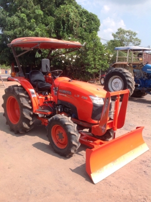 แทรกเตอร์คูโบต้า 3608 สภาพ ดีเดิมๆใช้งานมาน้อยมาก พร้อมที่จะทำงาน มีผานดันหน้า และ ผานหลัง
