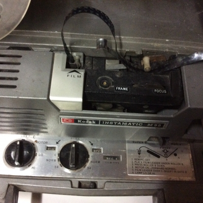 ขายเครื่องฉายภาพยนตร์ Kodak (USA) รุ่น Instamatic M95 ขนาด 8 ม.ม. (แถมม้วนฟิลม์) ขายตามสภาพ อุปกรณ์ครบ แบบพกพา (กระเป๋าหิ้ว) ไฟ 120 VAC ราคา 5,800 บาท
