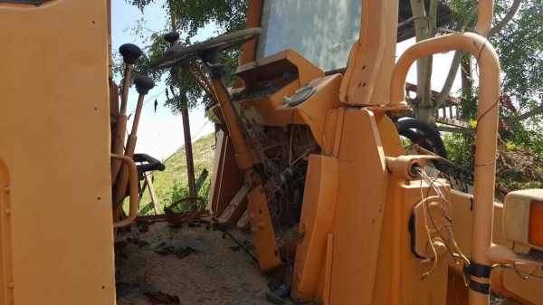 ขายรถตักเอวอ่อนตามสภาพ ดิสเบรคหน้า-หลัง เอกสารใบอินวอยซ์ ไม่มีบุ้งกี๋กับปั้มดีเซล เครื่อง เกียร์ ปั้มอยู่ครบครับ ราคาต่อรองได้ ขายรถตักเอวอ่อนตามสภาพ ดิสเบรคหน้า-หลัง เอกสารใบอินวอยซ์ ไม่มีบุ้งกี๋กับปั้มดีเซล เครื่อง เกียร์ ปั้มอยู่ครบครับ ราคาต่อรองได้