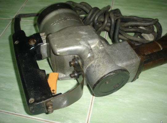 ขายเครื่องสกัดคอนกรีตไฟฟ้า MAKITA HM1201