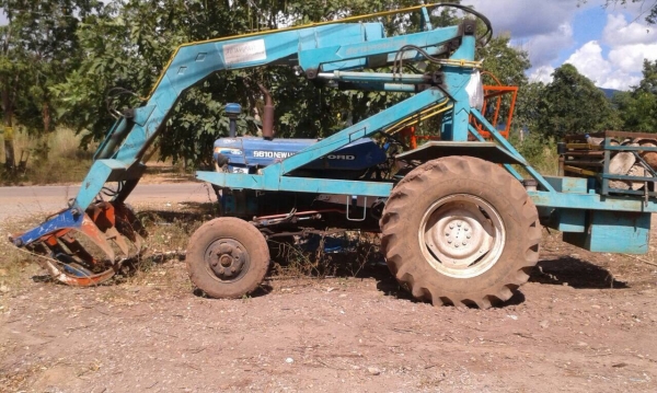 ขายรถไถ FORD 6600 T6 ติดคีบอ้อย เอกสารเล่มทะเบียนครบพร้อมโอน เครื่องเกียร์ดี ยางเต็ม ราคาต่อรองได้ครับ