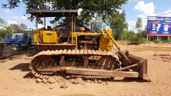 ขายแทรคเตอร์ KOMATSU D50P ตีนเป็ด สภาพพร้อมใช้งาน เครื่องดี ช่วงล่างแน่น เอกสารใบซื้อขายครับ