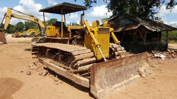 ขายแทรคเตอร์ KOMATSU D50P ตีนเป็ด สภาพพร้อมใช้งาน เครื่องดี ช่วงล่างแน่น เอกสารใบซื้อขายครับ