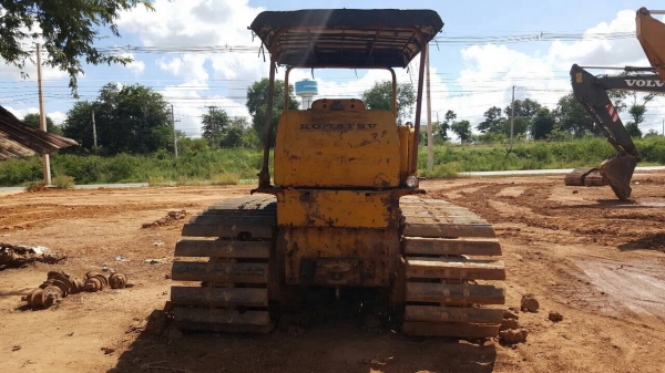 ขายแทรคเตอร์ KOMATSU D50P ตีนเป็ด สภาพพร้อมใช้งาน เครื่องดี ช่วงล่างแน่น เอกสารใบซื้อขายครับ