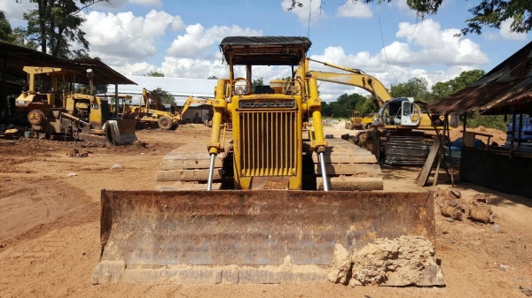ขายแทรคเตอร์ KOMATSU D50P ตีนเป็ด สภาพพร้อมใช้งาน เครื่องดี ช่วงล่างแน่น เอกสารใบซื้อขายครับ