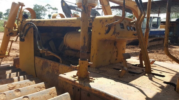 ขายแทรคเตอร์ KOMATSU D50P ตีนเป็ด สภาพพร้อมใช้งาน เครื่องดี ช่วงล่างแน่น เอกสารใบซื้อขายครับ