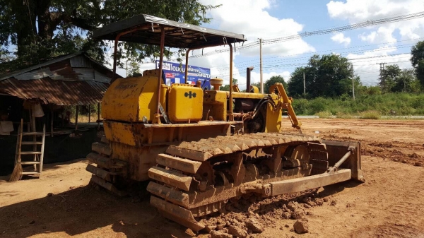 ขายแทรคเตอร์ KOMATSU D50P ตีนเป็ด สภาพพร้อมใช้งาน เครื่องดี ช่วงล่างแน่น เอกสารใบซื้อขายครับ