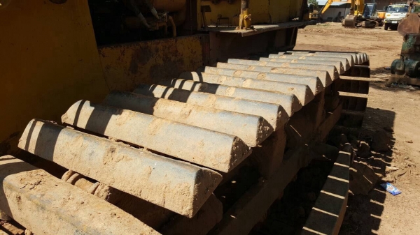 ขายแทรคเตอร์ KOMATSU D50P ตีนเป็ด สภาพพร้อมใช้งาน เครื่องดี ช่วงล่างแน่น เอกสารใบซื้อขายครับ