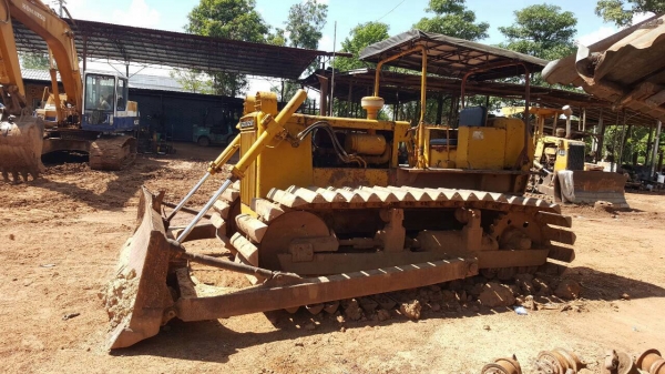 ขายแทรคเตอร์ KOMATSU D50P ตีนเป็ด สภาพพร้อมใช้งาน เครื่องดี ช่วงล่างแน่น เอกสารใบซื้อขายครับ