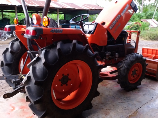 ปัญญาแทรคเตอร์..จัดมาให้ครับ ด่วน!!!คูโบต้า L3408  พร้อมใบมีดคานล่าง พร้อมผานCMT 6X22 รถไร่สีเดิมๆ ยางใหม่ 4 เส้น เล่มทะเบียนพร้อม