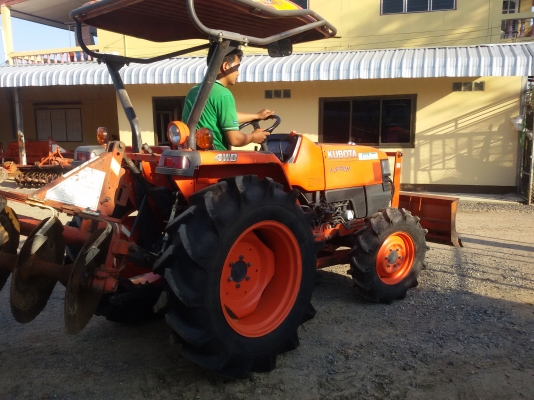 ปัญญาแทรคเตอร์..จัดมาให้ครับ ด่วน!!!คูโบต้า L3408  พร้อมใบมีดคานล่าง พร้อมผานCMT 6X22 รถไร่สีเดิมๆ ยางใหม่ 4 เส้น เล่มทะเบียนพร้อม