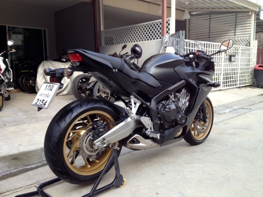 ขาย CBR650 ปี2015 สภาพใหม่มาก พร้อมประกันชั้น1 วิ่ง5XXX km ราคา 259000 บาท
