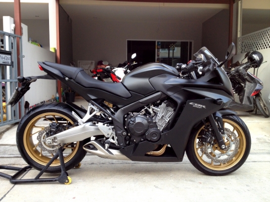 ขาย CBR650 ปี2015 สภาพใหม่มาก พร้อมประกันชั้น1 วิ่ง5XXX km ราคา 259000 บาท