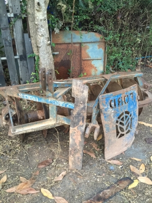 ขายคับ FORD 77. T-1.  สภาพพร้อมใช้. อุปกร2ชิ้น  ใบดัน ผาน7