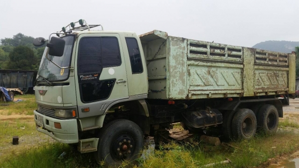 กระบะดั้มสามมิตร...ยาว6เมตร ครบชุด(ยกเว้นเกียร์ฝาก) พร้อมยกลง...ยังอยู่บนรถ.