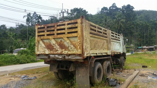 กระบะดั้มสามมิตร...ยาว6เมตร ครบชุด(ยกเว้นเกียร์ฝาก) พร้อมยกลง...ยังอยู่บนรถ.