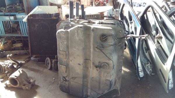 ขายด่วนถังน้ำมันรถตู้TOYOTAหัวจรวด พร้อมใช้สามารถนำไปติดตั้งได้เลย