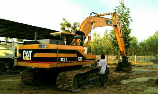 ขายรถแบคโฮ CAT E200B ปั๊ม V1 เครื่องมิตซู ช่วงล่างเต็ม เอวแน่น ไม่มีเอกสาร ราคา 650000