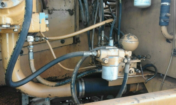 ขายรถแบคโฮ CAT E200B ปั๊ม V1 เครื่องมิตซู ช่วงล่างเต็ม เอวแน่น ไม่มีเอกสาร ราคา 650000