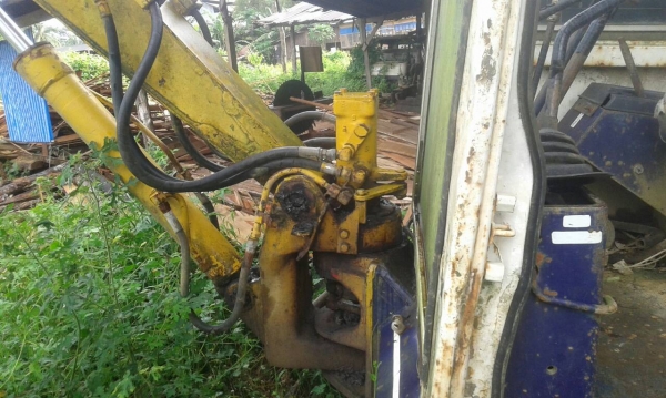 ขายรถแบคโฮ KOMATSU PC30-5 มีเก๋ง ราคา 230000