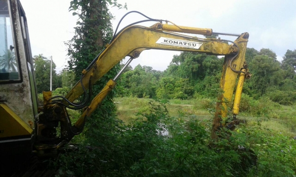 ขายรถแบคโฮ KOMATSU PC30-5 มีเก๋ง ราคา 230000