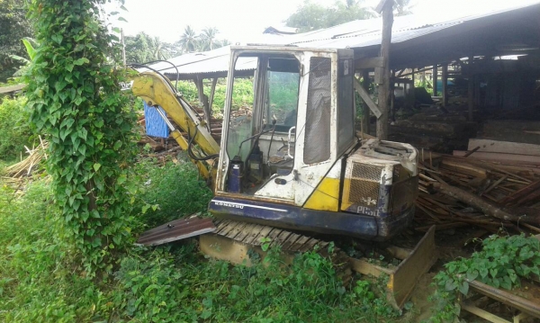 ขายรถแบคโฮ KOMATSU PC30-5 มีเก๋ง ราคา 230000