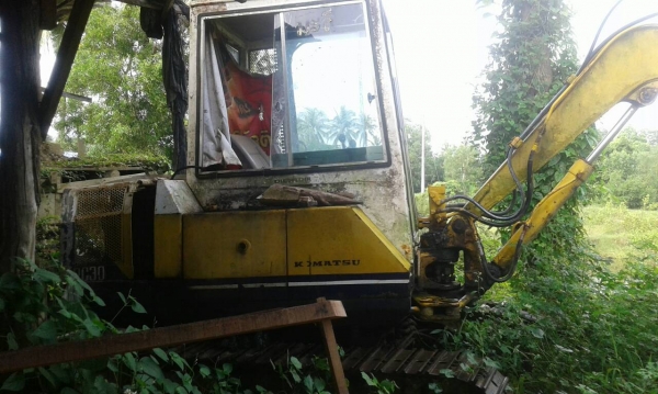 ขายรถแบคโฮ KOMATSU PC30-5 มีเก๋ง ราคา 230000