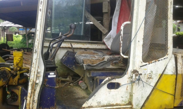 ขายรถแบคโฮ KOMATSU PC30-5 มีเก๋ง ราคา 230000