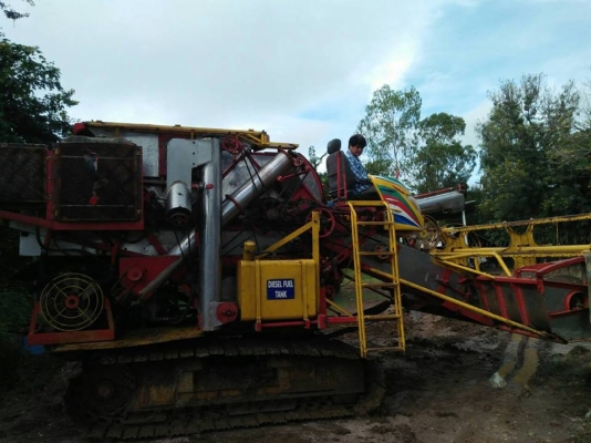 ขายรถเกี่ยวข้าว เกษตรพัฒนา ไอ้หนุ่มไวไฟ ปี54 สภาพพร้อมใช้งาน สนใจโทร 090-8588220คุณนะ 093-3258446คุณบิว หรือเข้าดูสินค้าอื่นๆได้ที่ www.truck.in.th/498 หรือเพจFacebook ณรงค์ ซื้อขายรถมือสอง (เว็บไซต์ส่วนตัว) หรือFacebook ตลาดรถมือสอง คุณนะ