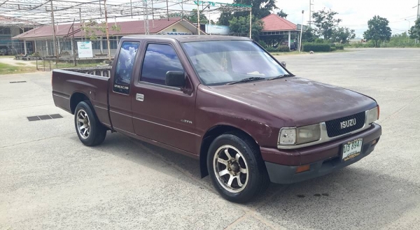 ขายครับ. อีชุชุ TFR90. ปี35  เครื่องดี. คัสชีสวยตลอดเส้นเดิมๆ ห้องเครื่องเดิม. แก้มซ้ายเปลี่ยนมาแล้วกับฝากระโปรง. คานหน้าเดิมกันชนหน้าเดิม ภายในสวยคอนโซนครบ แอร์แต่ต้องไปซ่อมเอา. รถขับดีช่วงล่างดี. กะบะไม่ผุ. ยางดี4เส้น ล้อแม็ก. เอกสารพร้อมโอน ภาสี59 ราคา