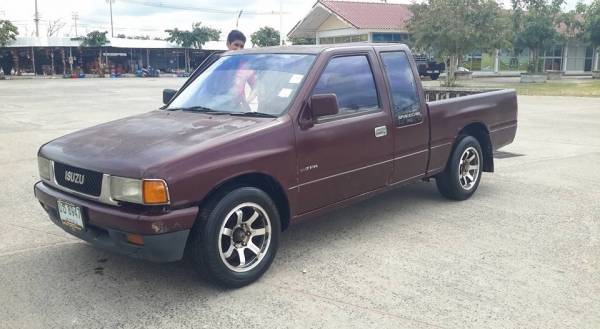 ขายครับ. อีชุชุ TFR90. ปี35  เครื่องดี. คัสชีสวยตลอดเส้นเดิมๆ ห้องเครื่องเดิม. แก้มซ้ายเปลี่ยนมาแล้วกับฝากระโปรง. คานหน้าเดิมกันชนหน้าเดิม ภายในสวยคอนโซนครบ แอร์แต่ต้องไปซ่อมเอา. รถขับดีช่วงล่างดี. กะบะไม่ผุ. ยางดี4เส้น ล้อแม็ก. เอกสารพร้อมโอน ภาสี59 ราคา