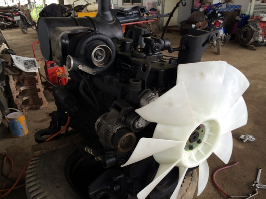 ขายเครื่องยนต์ KOMATSU PC200 รุ่น 7  ราคา 200000 บาท ใช้งานเพียง 600 ชม.