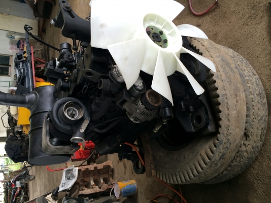 ขายเครื่องยนต์ KOMATSU PC200 รุ่น 7 ราคา 200000 บาท ใช้งานเพียง 600 ชม. ขายเครื่องยนต์ KOMATSU PC200 รุ่น 7 ราคา 200000 บาท ใช้งานเพียง 600 ชม.