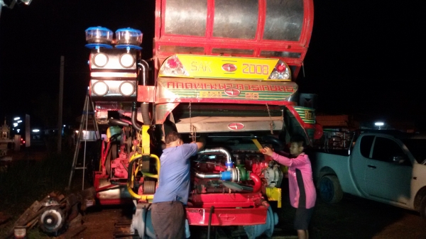 ขายรถเกี่ยวข้าวอุ้ม690000บาทด่วนเดิน12htปั้ม23เครื่อง6hh1เทอโบใหม่