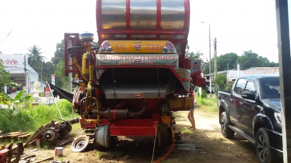 ขายรถเกี่ยวข้าวอุ้ม690000บาทด่วนเดิน12htปั้ม23เครื่อง6hh1เทอโบใหม่