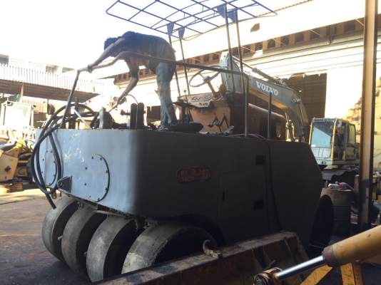 ขายด่วนรถบดล้อยาง7ล้อWATANABE WP15WE พร้อมใช้งาน เล่มทะเบียน