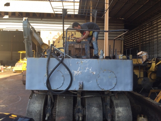 ขายด่วนรถบดล้อยาง7ล้อWATANABE WP15WE พร้อมใช้งาน เล่มทะเบียน