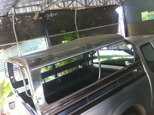 หลังคาใส่กะบะแค็ป มีเบาะนั่งไว้รับส่งผู้โดยสาร