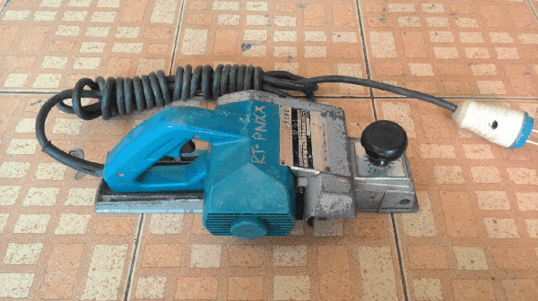 ขายด่วนกบไฟฟ้าหน้า3 MAKATA 1100 750W.16000/min.