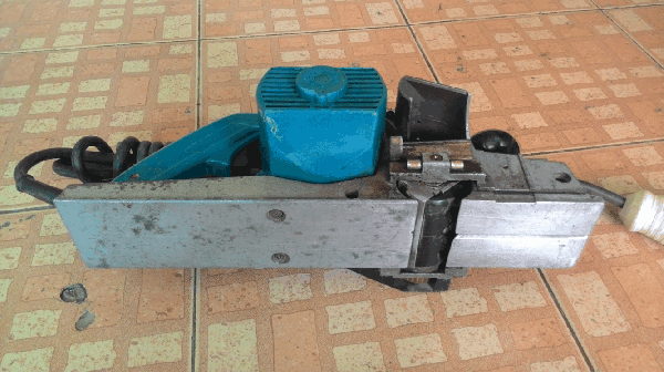 ขายด่วนกบไฟฟ้าหน้า3 MAKATA 1100 750W.16000/min.