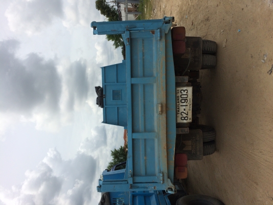 รถดั้มพ์ 6 ล้อ