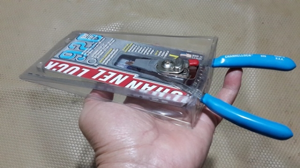 คีมถ่าง-หุบ CHAN NEL LOCK Made In USA. คีมถ่าง-หุบ CHAN NEL LOCK Made In USA.