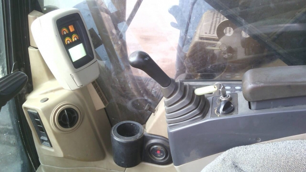 ขายด่วนรถแบคโฮCAT330Cทำงานได้7694ชั้วโมงมีเล่มทะเบืยน