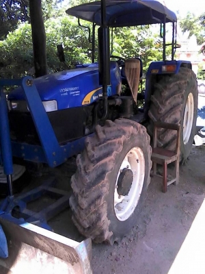 ขายรถไถ NEW HOLLAND TT75 อุปกรณ์ดันหน้า ผานหลัง ใช้งาน 1500ชม. สภาพพร้อมใช้งาน เอกสารเล่มทะเบียนพร้อมโอน สนใจโทร 090-8588220คุณนะ 093-3258446คุณบิว หรือเข้าดูสินค้าอื่นๆได้ที่ www.truck.in.th/498 หรือเพจFacebook ณรงค์ ซื้อขายรถมือสอง (เว็บไซต์ส่วนตัว) หรื