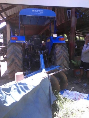 ขายรถไถ NEW HOLLAND TT75 อุปกรณ์ดันหน้า ผานหลัง ใช้งาน 1500ชม. สภาพพร้อมใช้งาน เอกสารเล่มทะเบียนพร้อมโอน สนใจโทร 090-8588220คุณนะ 093-3258446คุณบิว หรือเข้าดูสินค้าอื่นๆได้ที่ www.truck.in.th/498 หรือเพจFacebook ณรงค์ ซื้อขายรถมือสอง (เว็บไซต์ส่วนตัว) หรื